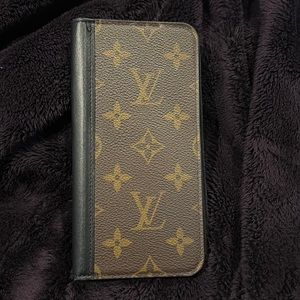 Hardly used iPhone case.  Fits iPhone 11 and XS max.